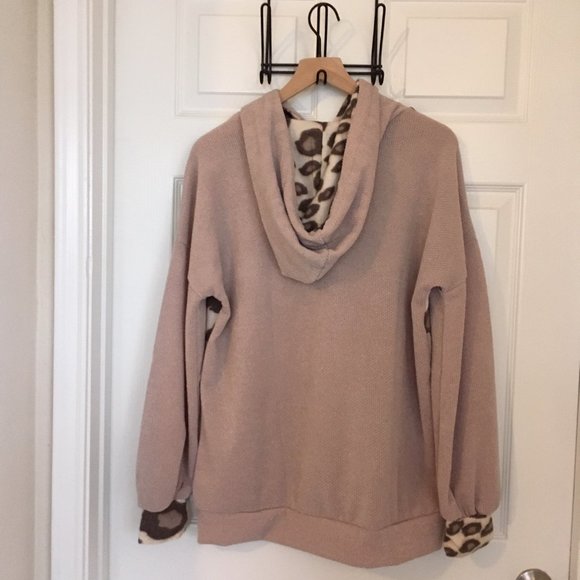 Leopard Print Hoodie - Picture 4 of 4